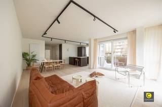 Lichtrijk 3 slaapkamer hoekappartement met groen zicht te BerchemIn een rustige en groene omgeving te Berchem, in een uitstekend onderhouden gebouw,...