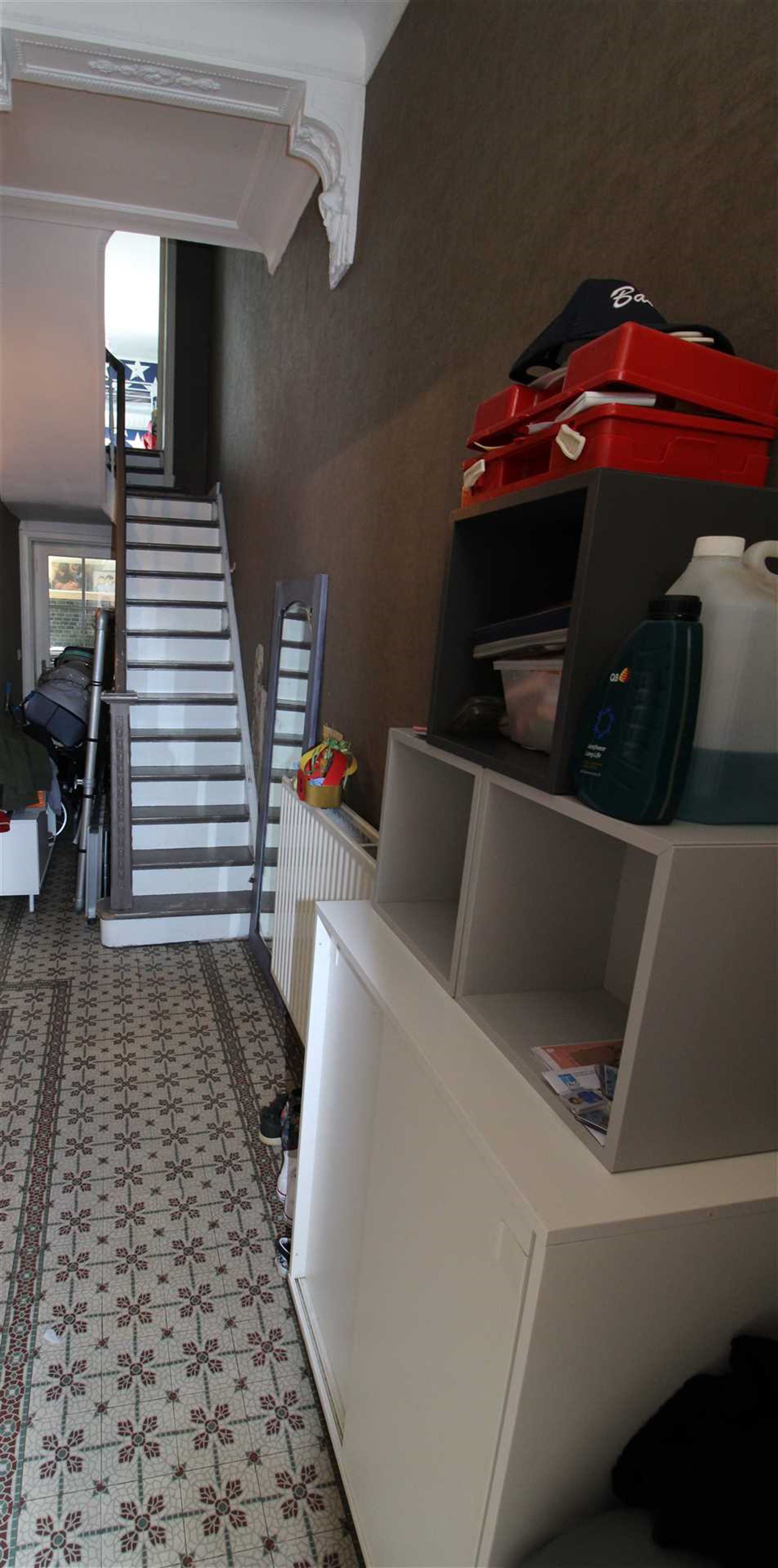 Instapklare woning met 4 slaapkamers, aparte dressing en tuin! - foto 2