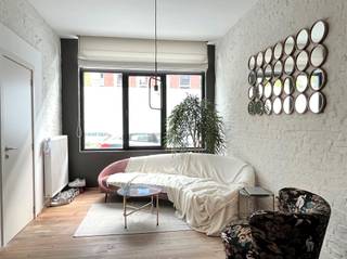 Gemeubeld appartement met 1 slaapkamer op 't Eilandje! Je wandelt het appartement binnen in de woonkamer met open keuken. De woonkamer is voorzien...