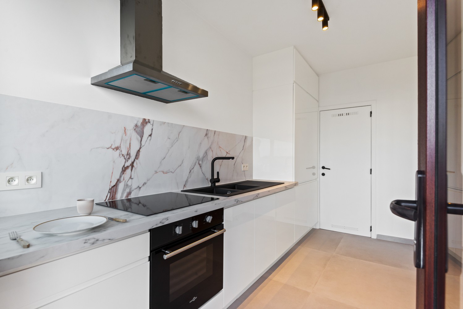 Volledig gerenoveerd en instapklaar appartement op topligging in Wilrijk - foto 4