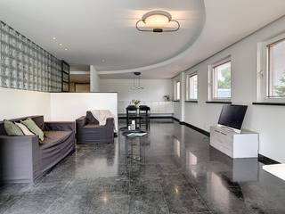 Dit luxueus appartement werd recent volledig opgefrist en is voorzien van 4 slaapkamers. De totale bewoonbare oppervlakte is maar liefst...