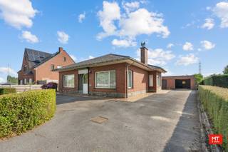 Op een landelijke, maar vlot bereikbare locatie nabij de A19 Ieper–Kortrijk treffen we deze stevige, vrijstaande woning aan. Met een perceel van...