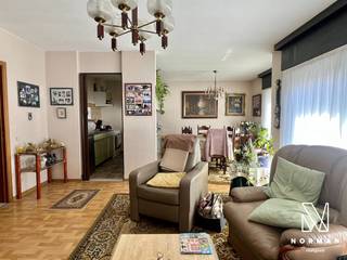 Appartement te koop op de 1ste verdieping in Kuurne!Ontdek dit gezellig en lichtrijk appartement, gelegen op de eerste verdieping van een...