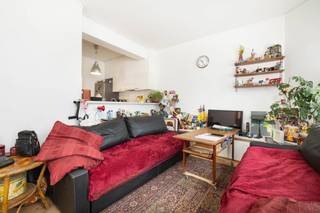 JETTE, wijk “Carton de Wiart”, op een steenworp afstand van de Basiliek en alle voorzieningen, bieden wij u deze gelijkvloerse woning van ± 72...