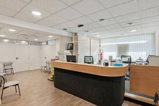 Goed onderhouden dokterspraktijk met 3 studio’s en 14 staanplaatsenOp een toplocatie in hartje Antwerpen, aan de levendige Italiëlei, bevindt zich...