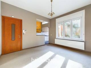 ANDERLECHT - Excellent investment opportunity in Rue Erasme 12, close to shops, transport and schools.Discover this charming 175m2 single-family home offering multiple possibilities! Currently configured as a spacious family residence, this property can also be divided into three separate units, making it ideal for investors or multi-generational families.It comprises: on the first floor, a 1 bed 51 m2 apartment with a 15 m2 terrace and a 90 m2 garden; on the 1st floor, a 1 bed 43 m2 apartment; on the 2nd floor, a 1 bed 44 m2 apartment. Basement with cellars.EPC G, electricity not compliant; individual gas boilers (2021); double-glazed windows (2011-2012); roof in good condition.Whether you're looking for a large family home or a high-potential rental property, this versatile property will meet your expectations. Don't miss this unique opportunity to acquire a property offering flexibility and profitability.Complete file &amp; information on request.Contact BrickSquare for more information: 02/315.25.13 or www.bricksquare.be