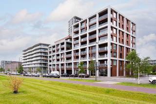 <p><span>Located within the Antwerpen Nieuw Zuid residential complex, we are offering </span><strong><span>one underground parking space</span></strong><span> for sale on level -1.</span></p>
<p><span>This parking space represents an excellent investment thanks to its existing rental income and the high demand for parking in the area. It is also perfectly suited for private use.</span></p>
<p><strong><span>Features</span></strong></p>
<ul>
<li><span>Located on level -1</span></li>
<li><span>Parking space No. 36</span></li>
<li><span>Easy access</span></li>
<li><span>Underground location</span></li>
<li><span>Currently rented for €145/month</span></li>
<li><span>Ideal as an investment or for personal use</span></li>
</ul>
<p><strong><span>Asking Price</span></strong><br /><strong><span>€40,000</span></strong></p>
<p><span>Interested? Feel free to contact us for more information.</span></p>
