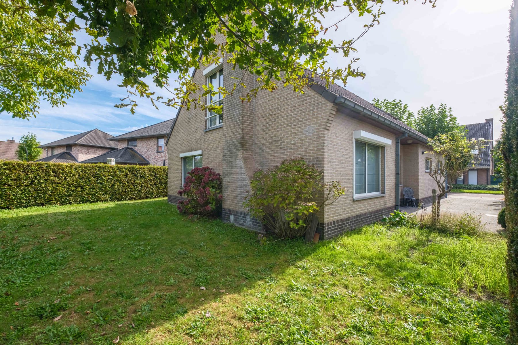 Centraal én rustig gelegen woning met gelijkvloerse kamer - foto 2