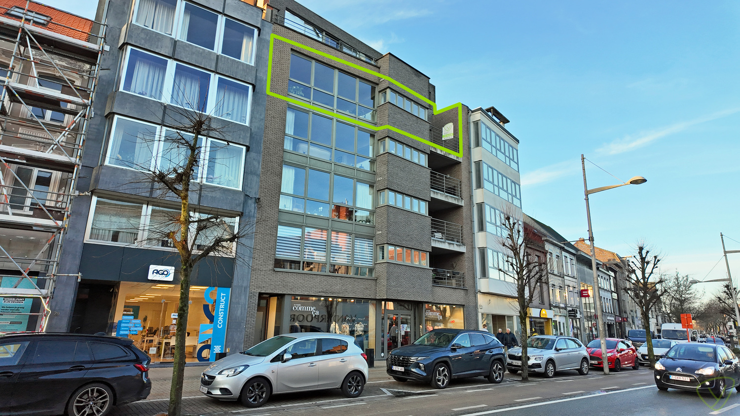 Lichtrijk appartement met panoramisch uitzicht op de Markt van Eeklo! - foto 1