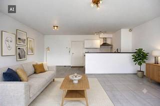 Appartement contemporain, récent et bien entretenu au 3ème étage d'un petit complexe d'appartements à proximité du centre de Boom.<br /><br />La disposition est la suivante :<br />- hall d'entrée spacieux<br />- toilettes séparées<br />- 2 chambres, dont une avec balcon<br />- salle de bain avec baignoire et paroi de douche<br />- rangement<br />- grand salon lumineux avec terrasse<br />- cuisine ouverte<br /><br />Avantages :<br />- ascenseur<br />- EPC favorable : ? ? ? kWh/m² par an<br />- possibilité de louer une place de parking à proximité<br />- frais généraux : 155 euros/mois (eau comprise)<br /><br />Situation : Cet appartement est à vendre à Boom et est situé près du centre. Les commerces et services sont accessibles à pied ainsi que les transports en commun. Par l'A12 et l'E19, vous bénéficiez également d'une connexion rapide et efficace vers Anvers, Malines, Lierre et Bruxelles.<br /><br />Cet appartement est définitivement considéré comme un immeuble de placement !<br /><br />Vous êtes intéressé par cette propriété dans le centre de Boom ? N'hésitez pas à contacter l'un des collègues de Dewaele Real Estate.<br /><br /><br /><br />Le bien est proposé selon la formule Power-sale. Le 09/09/2026 entre 10:00 et 18:00, vous pouvez visiter l'appartement sur rendez-vous et faire une offre. Le prix affiché est un prix indicatif. Pour plus d'informations, veuillez contacter le responsable du dossier.<br /><br />Registre des mesures: non<br /><br />Les images générées par l’IA sont fournies en guise d'inspiration. Elles ne tiennent pas compte des spécifications techniques, ni des renseignements urbanistiques, ni des possibilités concrètes de réalisation.