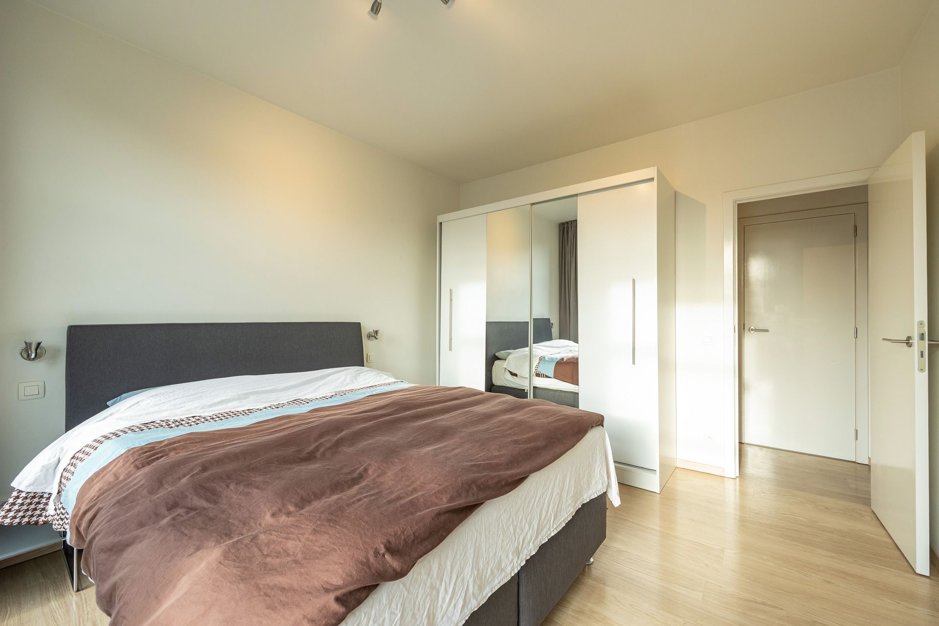 Lichtrijk 2-slaapkamerappartement op toplocatie in Hoboken! - foto 3