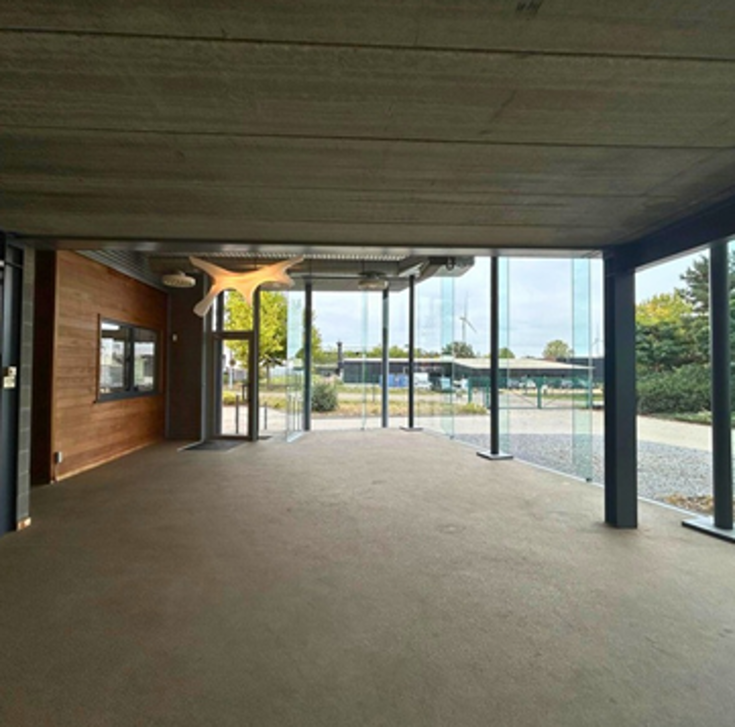 Modern alleenstaand bedrijfsgebouw te Genk - foto 3