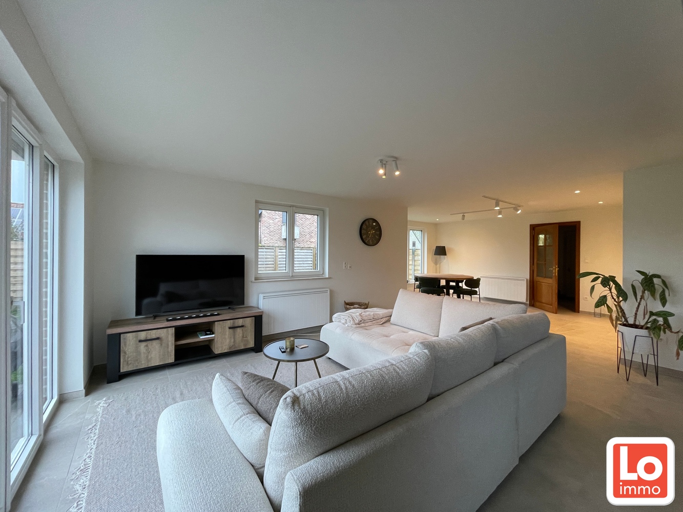 Gerenoveerde HOB met 2 ruime slaapkamers en met grote tuin - foto 3