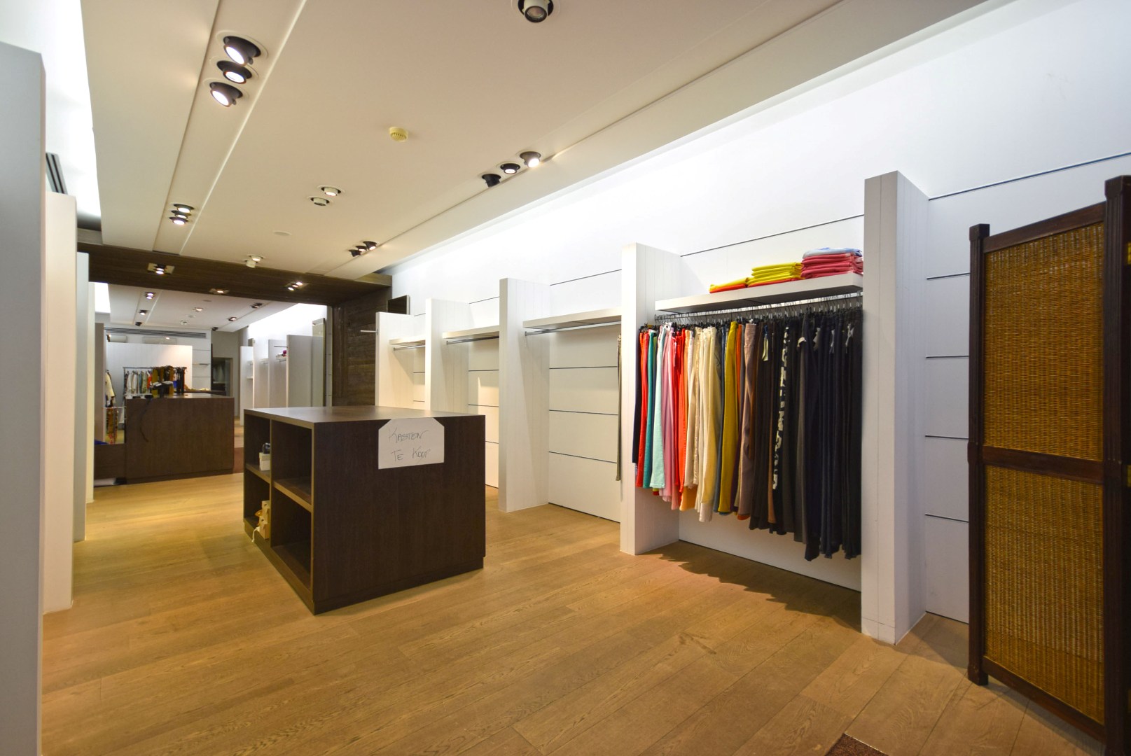HANDELRUIMTE MET MAGAZIJN IN HET STADSCENTRUM VAN ROESELARE - foto 5