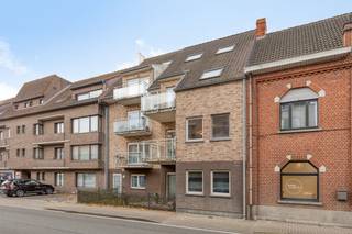 Te koop: modern gesloten appartement in het centrum van Olsene, op wandelafstand van winkels en voorzieningen. Dit appartement, gebouwd in 2013,...