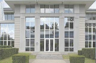 Park Rozendal ligt in een oase van groen. Met het treinstation en de Brusselse Ring op enkele minuten is het pand zowel met openbaar vervoer als...