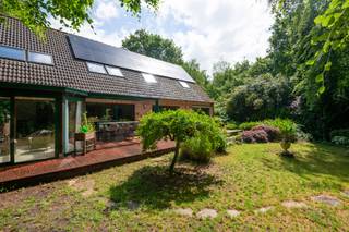 Ruime, energiezuinige villa (EPC B) met 4 slaapkamers, 4 badkamers, ruime leefruimte en grote garage op een mooi perceel (2.001 m²) in Dennendael!We...
