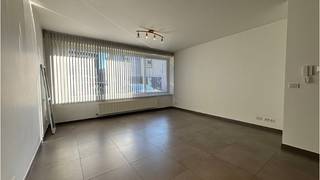 Hedendaags en instapklaar gelijkvloers 2-slaapkamerappartement met ruim TERRAS te huur in Torhout. Interessante ligging vlakbij scholen, station,...