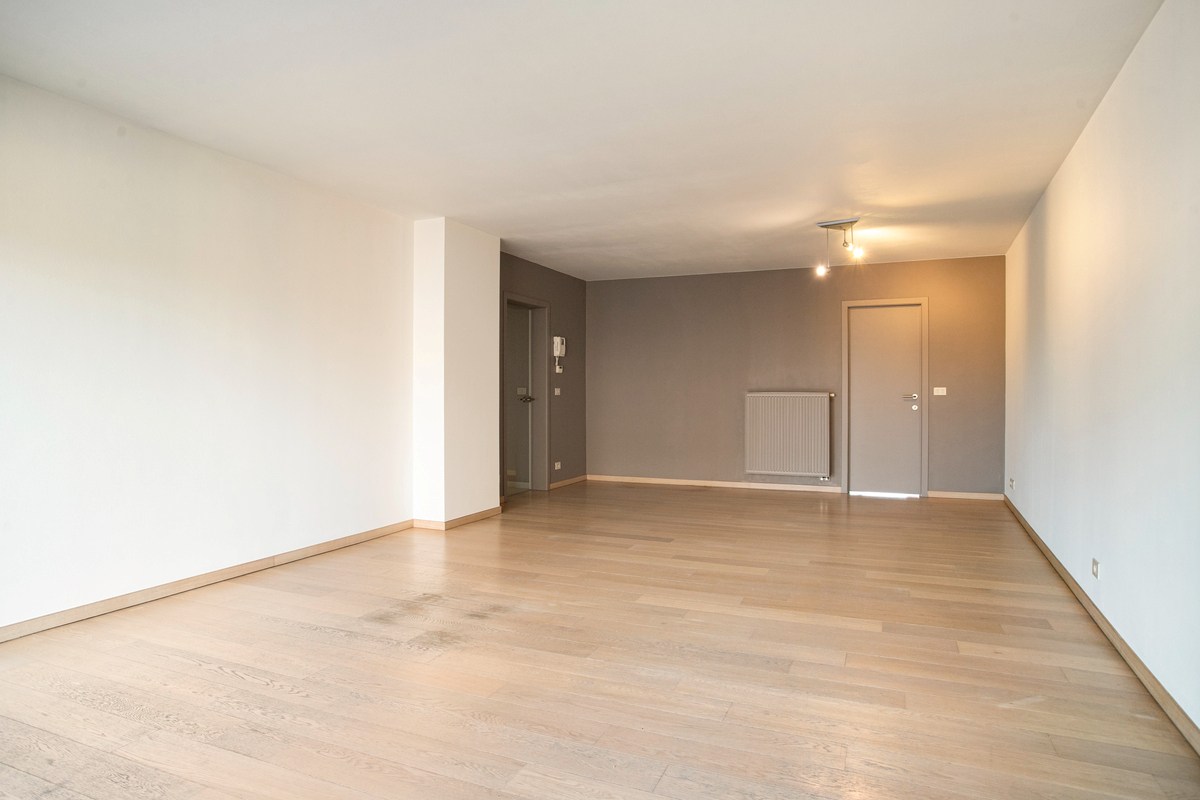 Mooi centraal gelegen appartement met 2 slaapkamers en autostaanplaats! - foto 4