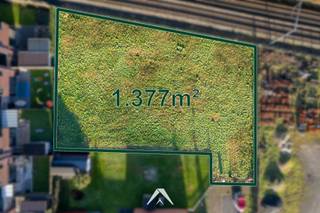 Bouw uw droomvilla in een rustige, residentiële wijkDeze ruime bouwgrond van 1377 m² biedt u een unieke kans om uw woondroom waar te maken in een...