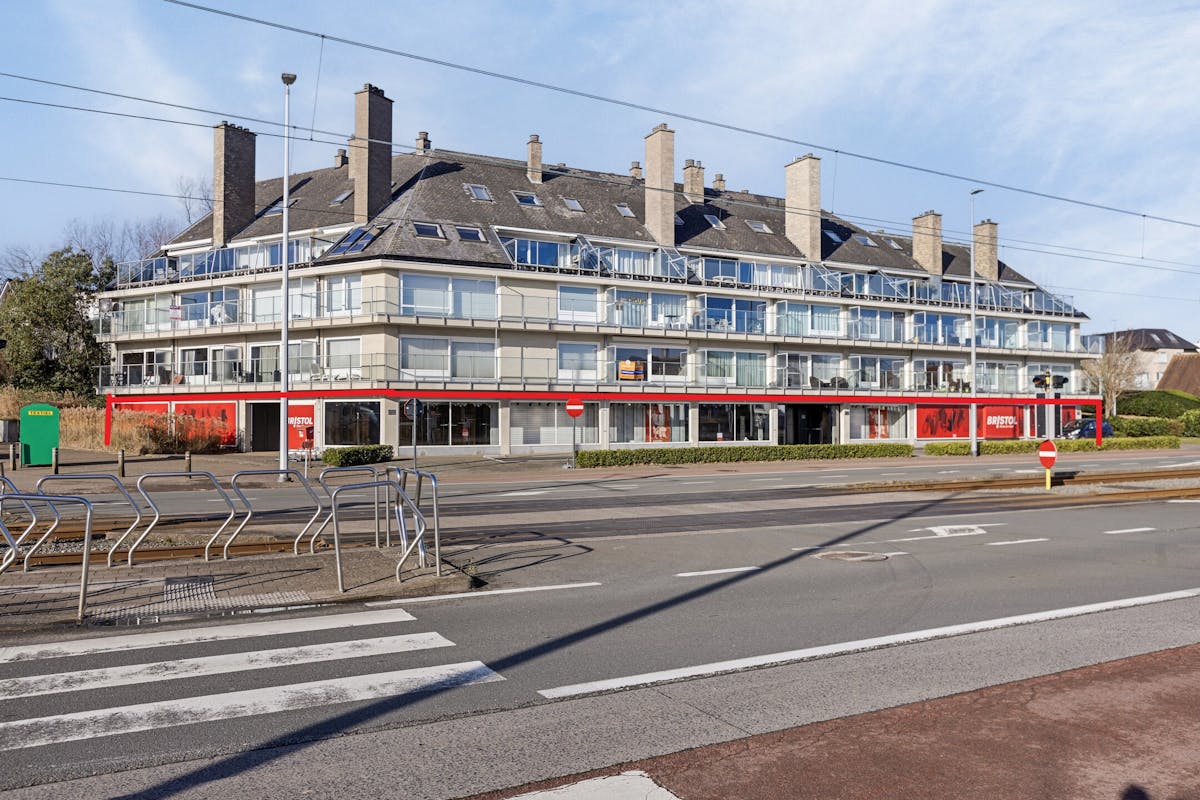 Handelsruimte met veel potentieel te huur te Koksijde-bad. - foto 1