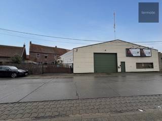 Tot in de puntjes gerenoveerde woning met magazijn op goede, commerciële ligging.Ontdek deze volledig gerenoveerde woning met aansluitend ruim...