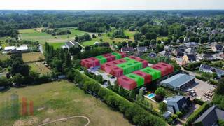 Kwaliteitsvolle nieuwbouw KMO-unit met een oppervlakte van 150 m². De unit maakt deel uit van een nieuw KMO-project "<strong>Saros-park</strong>" bestaande uit 25 KMO-units te koop met oppervlaktes tussen 90 m² en 184 m² (<strong>eventueel samen te voegen </strong>tot grotere entiteiten), het park biedt een moderne en duurzame infrastructuur.<br /><br />De ruimte wordt opgebouwd uit een staalconstructie, in combinatie met een betonplint en geïsoleerde sandwichpanelen. De loodsen zijn toegankelijk via een automatische sectionale poort met afzonderlijke toegangsdeur. Daarnaast is elke unit uitgerust met lichtstraten en een rookluik, polybetonvloer en een geïsoleerd dak. Bij elke unit is tevens <strong>parking </strong>voorzien en de mogelijkheid om extra parkeerplaats aan te kopen.<br /><br />Ideaal voor <strong>opslag, atelier of kleine productie</strong>. Verwachte oplevering Q4 2026. Reeds 60% verkocht!<br /><br />Heeft u interesse of wenst u graag meer details over dit aanbod? Neem contact op met <strong>Gill </strong>voor meer info, plannen en lastenboek via het nummer <strong>09 219 90 30</strong>.