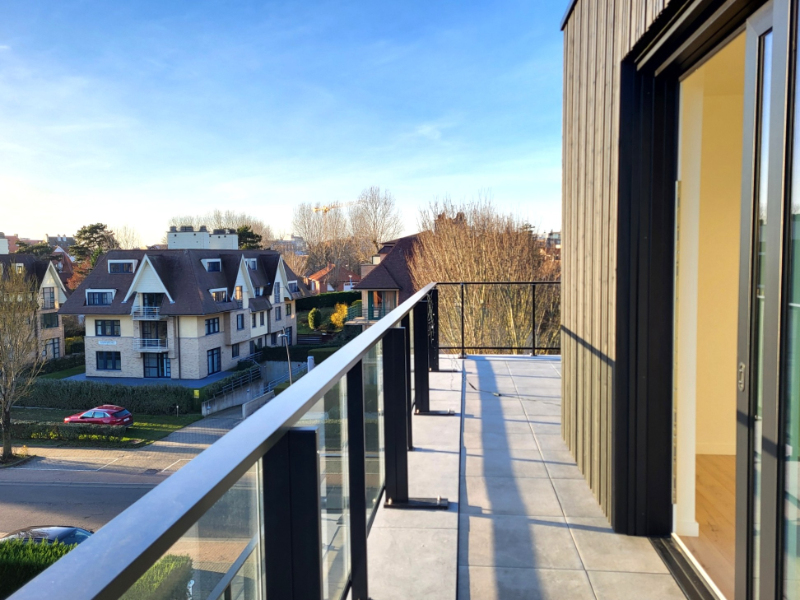 Appartement de 2 chambres sur le toit avec de spacieuses terrasses orientées vers le soleil - photo 4