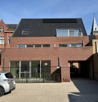 Ontdek deze nieuwe, moderne en eigentijdse app. met EPC-score A, gelegen op een uitzonderlijk rustige locatie, in tweede lijn van de Markt van...