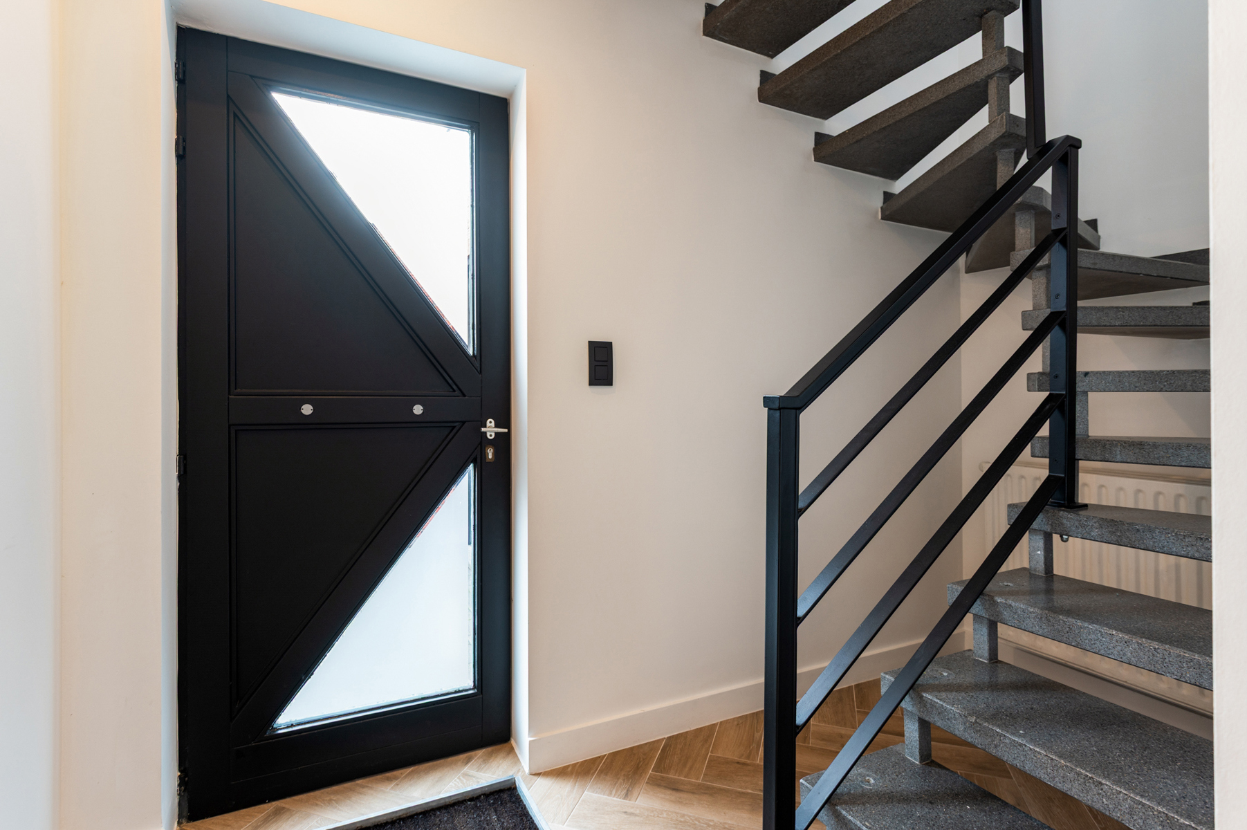 Instapklare gezinswoning met 4 slaapkamers, tuin en garage - foto 4