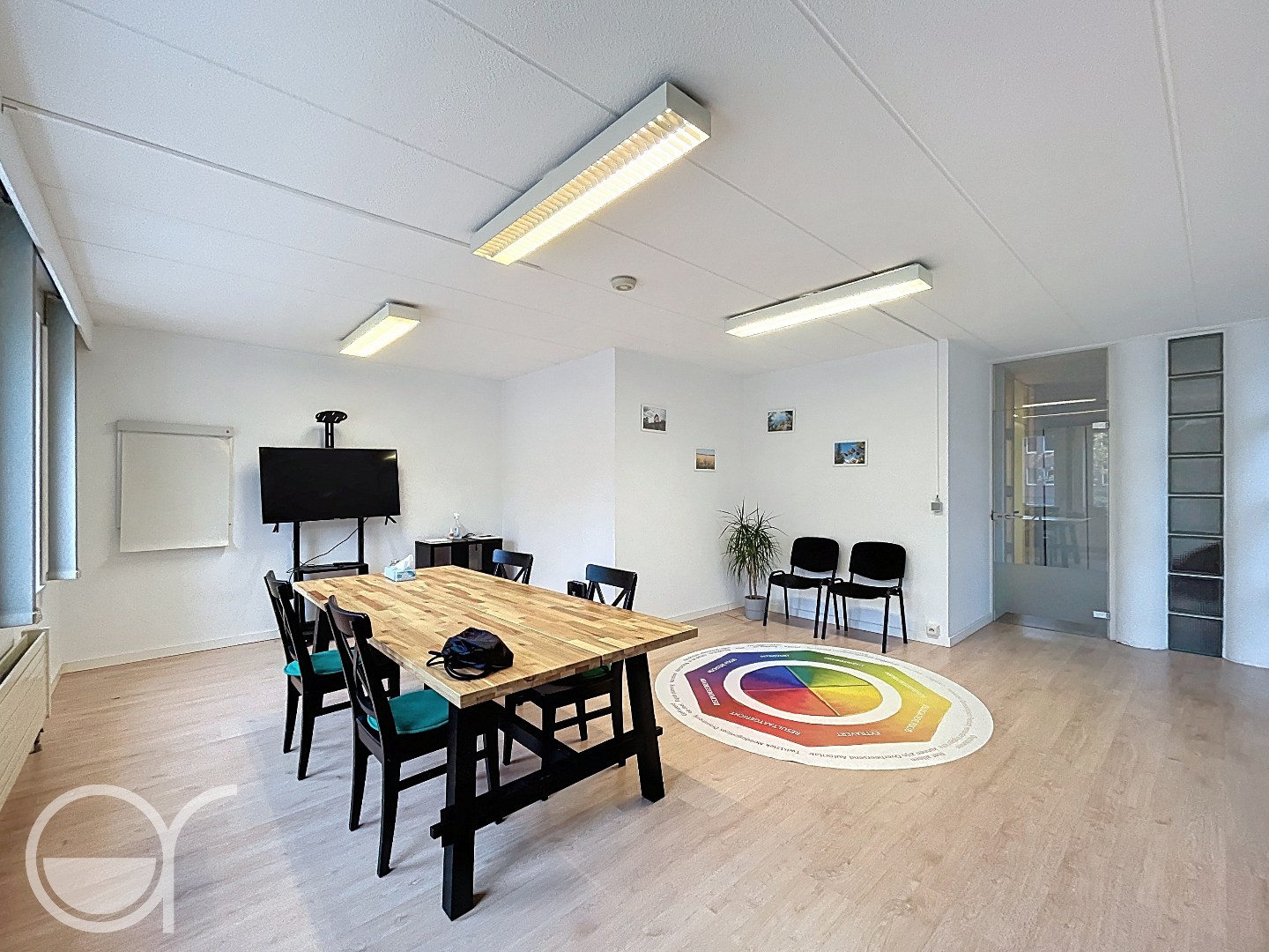 Uitstekend gelegen kantoorruimte met parking - foto 5