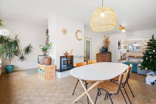 Bel-etagewoning met achterhuisWoonst met 3 slaapkamers, ruime garage en multifunctioneel achterhuis (± 42 m²). Zonnige, zuid georiënteerde tuin met...