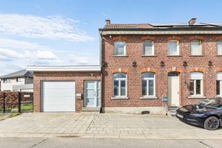 Voor meer info of een bezoek, bel 054 69 39 37 - Deze verzorgde en volledig gerenoveerde woning is meteen instapklaar en combineert comfort...