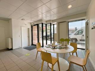 Bent u op zoek naar een instapklare kantoor- of praktijkruimte op een centrale locatie? In het voormalige CM-kantoor te Edegem vindt u een...