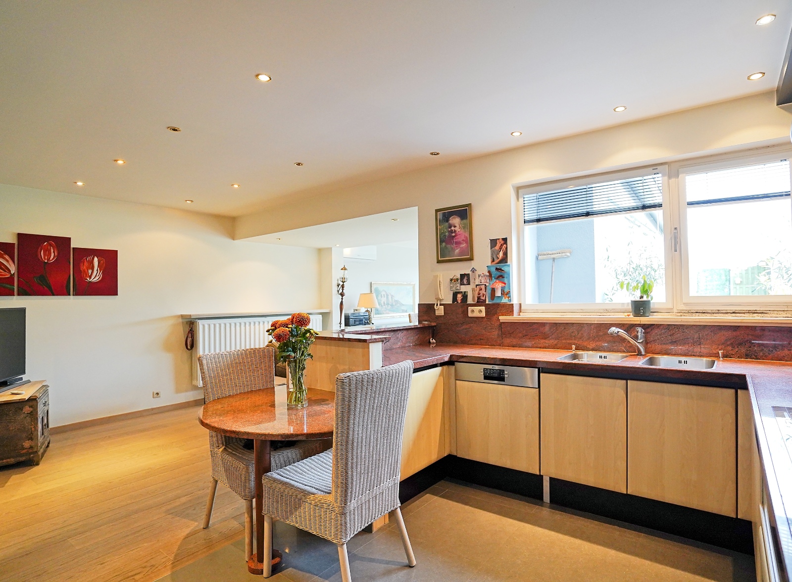 Gelijkvloers appartement met ruime tuin en hoogwaardige afwerking in het hart van Opstal - photo 4