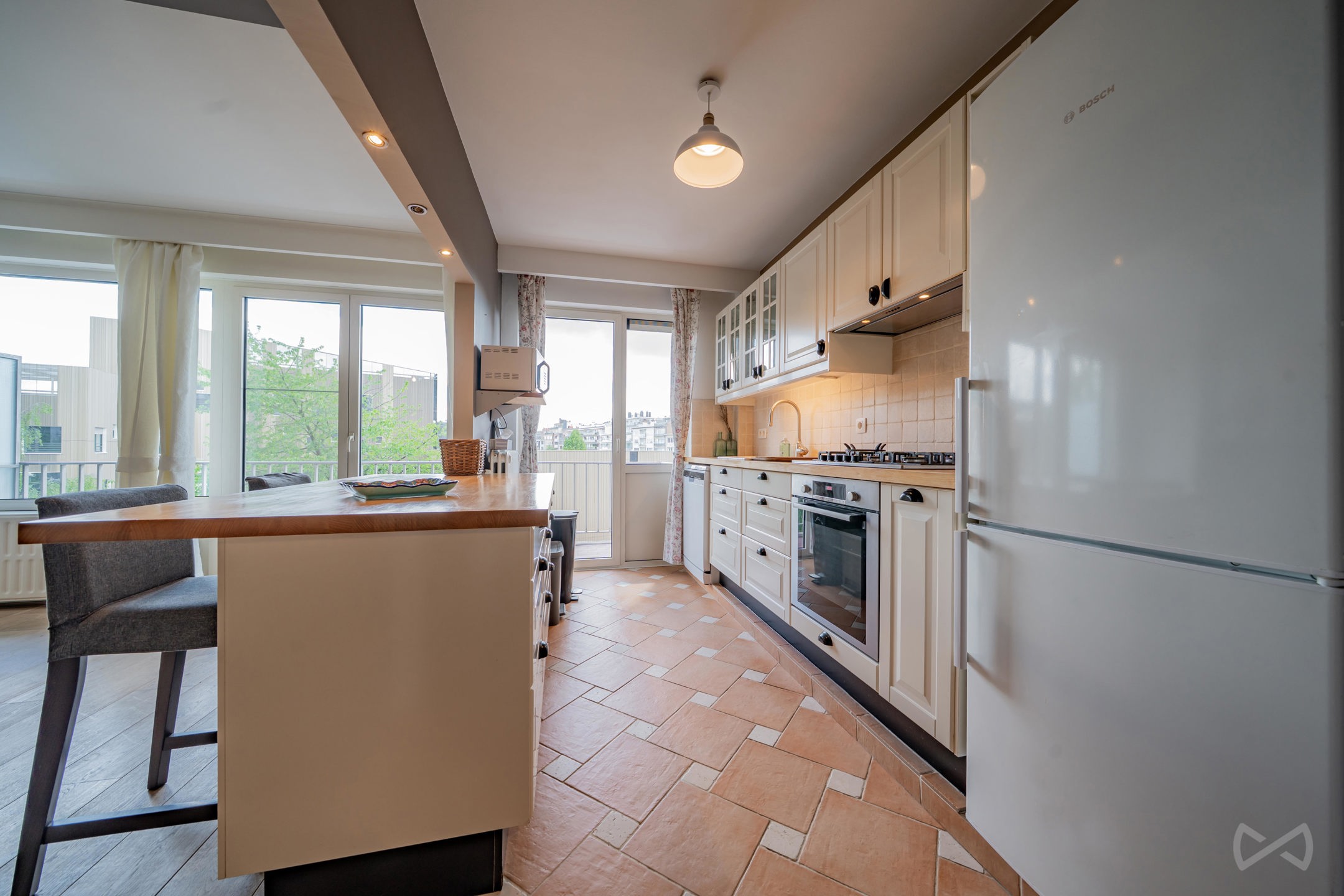 Prachtige woning met 2 slaapkamers, terras en garage!  - foto 5