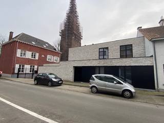 Dit gelijkvloers appartement van 86 m² is gelegen op de Varkensmarkt 7A bus 0.2,  in het centrum van Diepenbeek.  Gelegen tussen de...