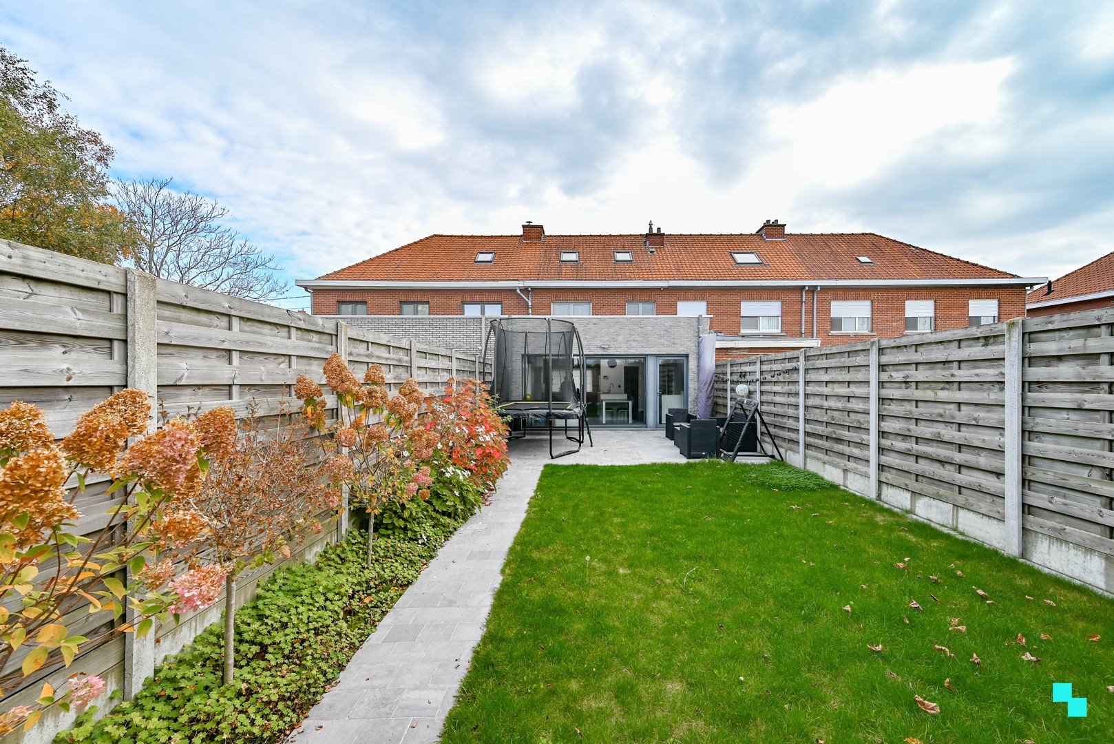 Recent gerenoveerde gezinswoning te Sint-Eloois-Winkel - photo 1