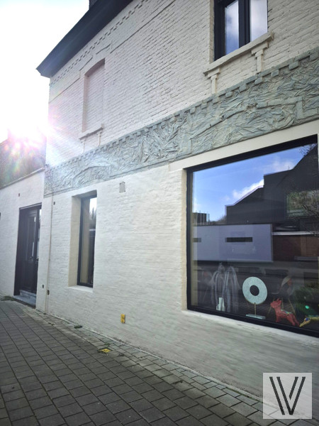 Centraal gelegen ruime hoekwoning met polyvalente ruimte en ruime garage - foto 3