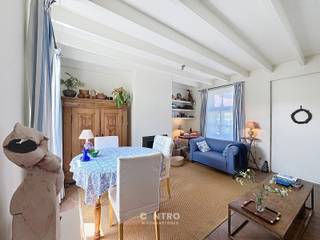Charmant gerenoveerde woning met 3 slaapkamers, 3 badkamers en ZUIDgerichte tuin in het hart van Lissewege!<br /><br /><span><span><span><span><span><span><span><span><span><span><span><span><span><span>Welkom in deze sfeervol gerenoveerde woning, gelegen i</span><span>n het pittoreske witte dorp Lissewege, op een boogscheut van Brugge en de Belgische kust. Lissewege staat bekend om zijn authentieke charme, gezellige dorpskern en uitstekende bereikbaarheid. </span></span></span></span></span></span></span></span></span></span></span></span></span></span><br /><span><span><span><span><span><span><span><span><span><span><span><span><span><span>Achter de charmante gevel schuilt een verrassend ruime en instapklare woning waar authenticiteit en hedendaags wooncomfort perfect samengaan. De woning beschikt over drie volwaardige slaapkamers en maar liefst drie stijlvolle badkamers, waardoor ze ideaal is voor gezinnen, mensen die graag gasten ontvangen of wie op zoek is naar extra comfort.</span></span></span></span></span></span></span></span></span></span></span></span></span></span><br /><span><span><span><span><span><span><span><span><span><span><span><span><span><span>De lichtrijke leefruimte vormt samen met de gezellige keuken het hart van de woning en biedt een aangename verbinding met de zuidgerichte tuin. Hier geniet u de hele dag van de zon in alle rust – de perfecte plek om te ontspannen, te tuinieren of gezellig te tafelen met familie en vrienden.</span></span></span></span></span></span></span></span></span></span></span></span></span></span><br /><br /><strong>INDELING:</strong><br /><u><em><strong>Gelijkvloers:</strong></em></u><br />Gezellige living (met houtkachel) met bureelhoek - ingerichte keuken (O.a. met fornuis, dampkap, heteluchtoven, frigo en vaatwasmachine) - afzonderlijk gastentoilet - slaapkamer 1 met badkamer ensuite (O.a. met lavabomeubel, toilet en douche) - slaapkamer 2 met badkamer ensuite (O.a. met lavabomeubel, toilet en douche) - CHARMANT aangelegde tuin met ZUIDgericht terras én tuinberging met UITWEG!<br /><br /><u><em><strong>Eerste verdieping:</strong></em></u><br />Nachthal - slaapkamer 3 met bijhorende dressing - badkamer 3 (O.a. met lavabo, toilet, ligbad en voorzieningen voor wasmachine en droger).<br /><br /><u><strong>Opmerkingen:</strong></u><br />- <span><span><span><span><span><span><span><span><span><span><span><span><span><span><span>Instapklaar en smaakvol gerenoveerd.</span></span></span></span></span></span></span></span></span></span></span></span></span></span></span><br /><span><span><span><span><span><span><span><span><span><span><span><span><span><span><span>- 3 ruime slaapkamers.</span></span></span></span></span></span></span></span></span></span></span></span></span></span></span><br /><span><span><span><span><span><span><span><span><span><span><span><span><span><span><span>- 3 badkamers.</span></span></span></span></span></span></span></span></span></span></span></span></span></span></span><br /><span><span><span><span><span><span><span><span><span><span><span><span><span><span><span>- Zuidgerichte onderhoudsvriendelijke tuin.<br />- UITWEG naar de tuin!<br />- Regenwaterput aanwezig.</span></span></span></span></span></span></span></span></span></span></span></span></span></span></span><br />- Elektriciteit GOEDgekeurd!<br /><br /><span><span><span><span><span><span><span><span><span><span><span><span><span><span>Bent u op zoek naar een karaktervolle woning waar ruimte, comfort en een uitstekende ligging hand in hand gaan? Dan is deze parel in het geliefde Lissewege beslist een bezoek waard.</span></span></span></span></span></span></span></span></span></span></span></span></span></span><br /><span><span><span><span><span><span><span><span><span><span><span><span><span><span>Laat u verrassen door de charme en het wooncomfort van deze unieke woning en plan vandaag nog uw bezoek: 050/70.01.02 - info@centro.be.</span></span></span></span></span></span></span></span></span></span></span></span></span></span>