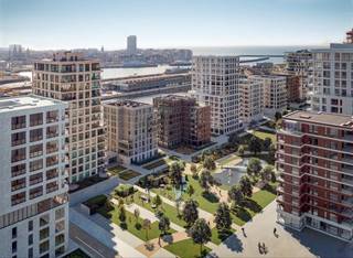 Leven op een uitzonderlijke plaats en wonen in alle rust. Genieten doe je op het terras of vanuit de mooie leefruimte door het exclusief zicht op Central Park @Sea, waar u makkelijk toegang tot heeft. Dit lichtrijke appartement met 2 slaapkamers is gelegen op de zesde verdieping. Wonen in luxe maar met oog voor detail en voor het ecologisch leven, dat is wonen in residentie Baelskaai 26. Het gebouw heeft een hedendaagse structuur, dat zie je zowel aan het interieur als exterieur. Om het u makkelijk te maken, zijn er onder- en bovengronds parkeerplaatsen beschikbaar waarbij u meteen toegang heeft tot het gebouw. Ook na een fietsrit kan u uw fiets stallen in de fietsenberging op het gelijkvloers. Contacteer ons voor meer informatie over wonen in deze luxueuze residentie.