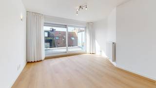 Ontdek dit lichtrijke duplex appartement, ideaal gelegen in het hart van Heist, op wandelafstand van winkels, openbaar vervoer en alle...