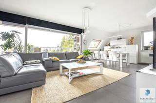 In Beernem bevindt zich dit ruime duplex-appartement van 111 m², gelegen op de derde verdieping van een kleinschalige residentie.<br />Grote lichtrijke leefruimte met bureauruimte en eetplaats, volledig ingerichte open keuken, die aansluit op het ruime zongericht terras<br />In de hal is er een praktische berging en een apart gastentoilet. Op de verdieping zijn er twee ruime slaapkamers en een badkamer met een ligbad, douche, toilet en lavabo.<br />Achteraan de residentie is er bovendien de mogelijkheid om een garagebox aan te kopen, - Garagebox: 36.000 euro<br /><br />RICHTPRIJS 329.000 EUR - De vermelde prijs is een richtprijs:, ieder bod wordt voorgelegd aan de eigenaars, die al dan niet kunnen ingaan op het voorstel.<br />
<div>
<div>
<div>
<div><span><span><span><span><span><span><span><span><span><span><span><span><span><span><span><span><span><span><span><span>Contacteer PERSPECTIEF VASTGOED – 7 op 7 bereikbaar – voor meer informatie of een bezoek.<br />Bel 050/550.750 of mail naar info@perspectiefvastgoed.be.</span></span></span></span></span></span></span></span></span></span></span></span></span></span></span></span></span></span></span></span></div>
</div>
</div>
</div>
