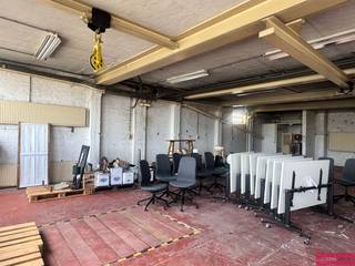 <p><span>Atelier/magazijn op centrale ligging, tweede verdieping.</span></p><p><span>*Meer info/bezoek? vv@clissenimmo.be*</span></p><p><span>Gelegen aan het kruispunt van de Ijzerlaan met Noorderlaan in de nabijheid van meerdere uitvalswegen kunnen wij u opslagruimte/atelier aanbieden. Het betreft een ruimte van +/-130m² bereikbaar met trap. De ruimte is voorzien van een toilet. </span></p><p><span>Indien gewenst kan er op het gelijkvloers van dit gebouw een bijkomende werkplaats gehuurd worden van +/-145m² aan €1.500/maand.</span></p><p><span>Opslagplaats kan gehuurd worden voor 1jaar, onmiddellijk beschikbaar.</span></p>