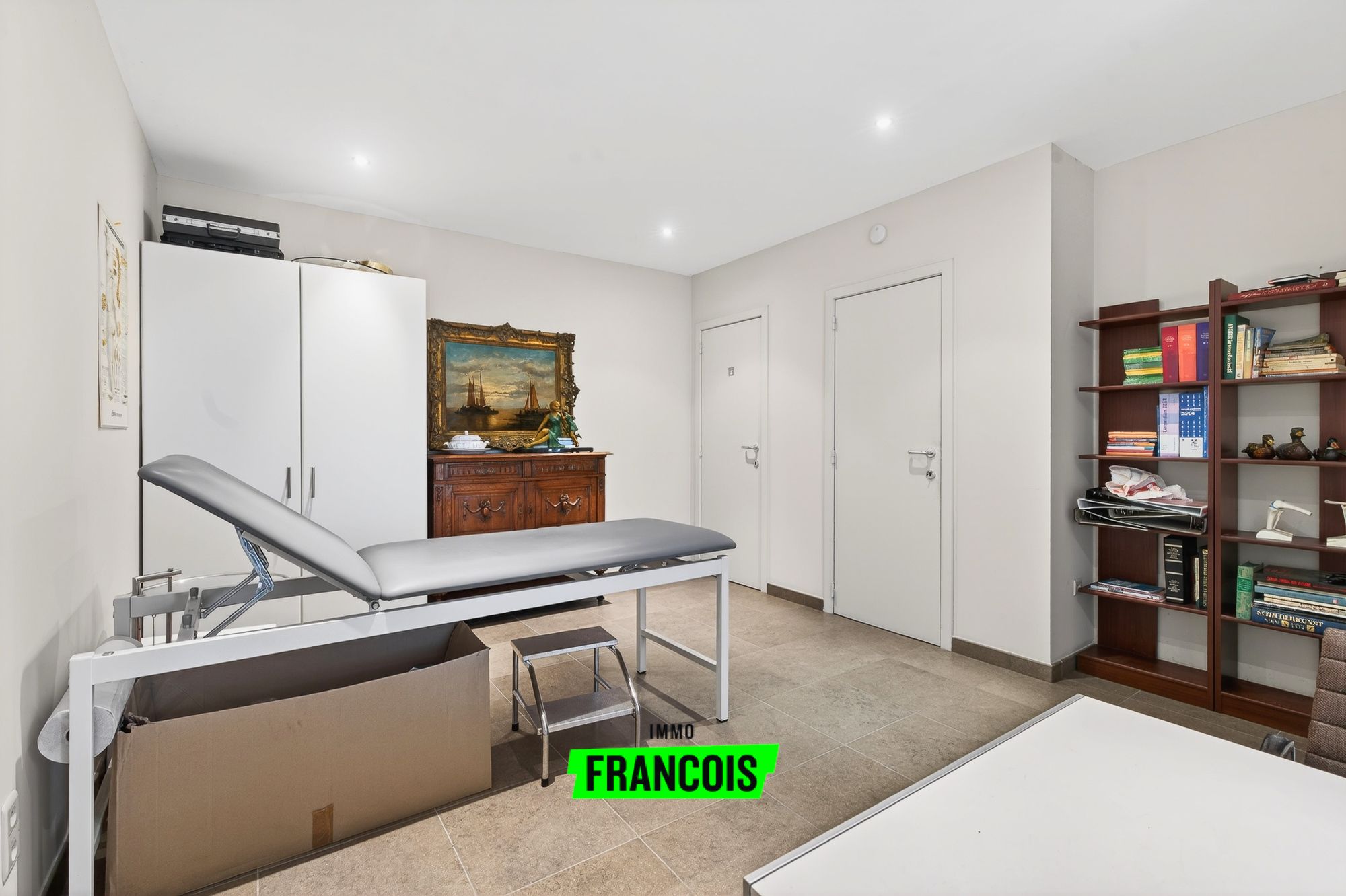 Handelsruimte op centrale ligging te Oostende, ideaal voor allerhande vrije beroepen! - foto 5