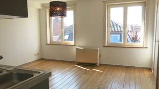 Modern en lichtrijk 1-slaapkamerappartement in het centrum van Brugge, op een 500 m van de Grote Markt.Dichtbij Ezelpoort, diverse winkels en...