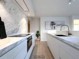 Gerenoveerd appartement met 2 slaapkamers , centraal gelegen nabij het Rubensplein, de Zeedijk en de Lippenslaan. <br /><br />Dit appartement bevat een inkomhal met vestiaire en gastentoilet, berging met aansluiting voor wasmachine en droogkast, open en volledig geïnstalleerde keuken met eiland, woonkamer en eetkamer, twee volwaardige slaapkamers en een badkamer met inloopdouche. MEUBILAIR in de prijs inbegrepen!<br /><br />Fietsenberging in het gebouw. <br /><br />