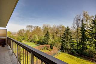 Op zoek naar een instapklaar appartement met een hoogwaardige afwerking en een uitstekende ligging? Dit prachtig gerenoveerde appartement aan...