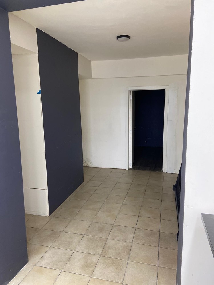 Gebouw met gemengd gebruik, handelspand + woonst, ideaal gelegen - foto 4