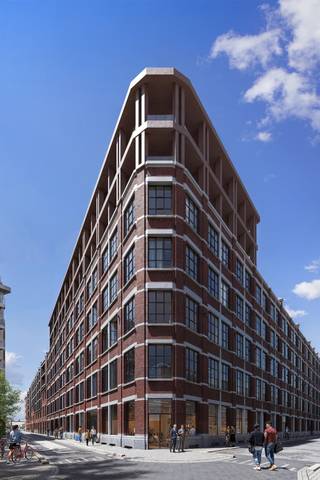 Stap binnen in een werkomgeving die klasse, karakter en luxe uitstraalt. Dit kantoor van <strong>605 m²</strong> met <strong>36 m²</strong> terras in de prestigieuze Albert Residence is een absolute blikvanger. Gevestigd in een volledig gerenoveerde telefoonfabriek, combineert het pand industriële charme met hedendaags comfort en biedt het een werkplek die indruk maakt op klanten en medewerkers. Het kantoor wordt casco opgeleverd.<br /><br /><strong>Indrukwekkend design en unieke architectuur</strong><br />Hoge plafonds, ramen met smeedijzer-look en blootgelegde betonnen welfsels: de industriële stijl en urban sfeer zijn aanwezig in elk aspect van dit iconische gebouw. Werknemers genieten er van open, lichte ruimtes waar creativiteit kan bloeien.<br /><br /><strong>De perfecte balans tussen luxe en functionaliteit</strong><br />Met meer dan 600 m² biedt dit kantoor een flexibele omgeving die je volledig kan afstemmen op jouw wensen. Of je nu een open werkvloer, aparte vergaderruimtes of een combinatie daarvan nodig hebt: de mogelijkheden zijn talrijk. Casco oplevering laat toe om de indeling en afwerking naar eigen smaak te bepalen.<br /><br /><strong>Ondernemen in stijl</strong><br />Naast de unieke uitstraling van het pand, biedt Albert Residence tal van voordelen voor ondernemers:
<ul>
	<li>Trendy locatie: in bruisend Oud-Berchem, met hippe winkels, fijne horeca en parken om de hoek.</li>
	<li>Vlotte bereikbaarheid: snel in Antwerpen-centrum met tram of fiets; vlotte verbinding naar Brussel via de E19.</li>
	<li>Parkeergelegenheid: handige parkeerplaatsen op de site te koop.</li>
	<li>Exclusieve uitstraling: werken in een gebouw met geschiedenis dat klanten in stijl ontvangt.</li>
	<li>Duurzaamheid en kwaliteit: hoogwaardige afwerking van de gemeenschappelijke delen met duurzame materialen en energiezuinige technieken.</li>
</ul>
<br />Dit kantoor van 605 m² met 36 m² terras is een zeldzame kans om jouw bedrijf te vestigen in een pand dat topklasse uitstraalt. Een investering in een werkplek waar esthetiek, functionaliteit en exclusiviteit naadloos samengaan. Oplevering: casco.<br /><br />Meer info: https://www.albertresidence.be/kantoren/<br /><br />Graag meer informatie? Vul het contactformulier in; we nemen snel contact met je op!